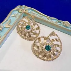 ヴィンテージ デザイン　アクセサリー　ピアス　イヤリングゴールド　ブルー　巻き