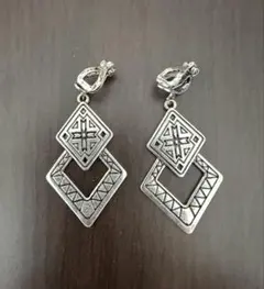 幾何学模様 シルバー色 イヤリング