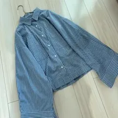 The Yeon ストライプ柄 長袖シャツ ボリュームスリーブ