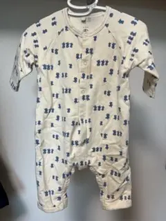 60m67cm ロンパース カバーオール クリーム色 青い模様