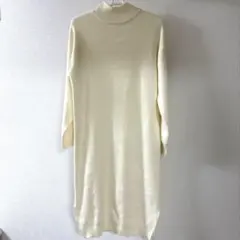 クリーム色 タートルネック ニットワンピース