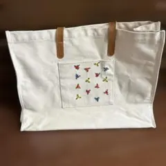 刺繍デザインのアイボリートートバッグ