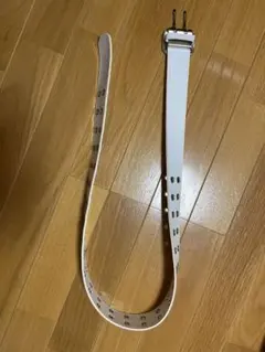 ホワイト スタッズ付き ベルト