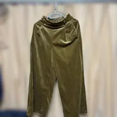 レディース　GU オリーブグリーン ベルベット ワイドパンツ　￼ Mサイズ