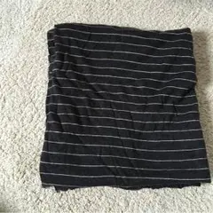 ボーダー生地。チャコールグレー、ブラックに近い。