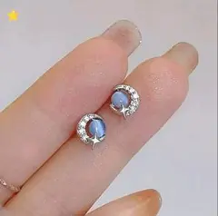 青色石と月形シルバーピアス　可愛い　お洒落　個性的　カジュアル　シンプル　新品