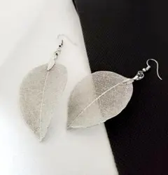 リーフのピアス　葉脈模様　KCシルバーA　夏のピアス　リーフ　葉っぱ
