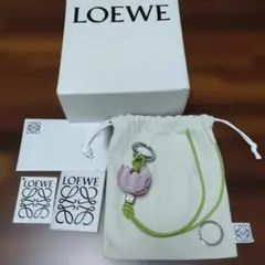 LOEWE フラワーチャーム ライトパープル×グリーン未使用品のサムネイル