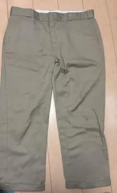 ベージュ ワークパンツ ストレートレッグ