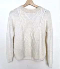ホワイト ケーブルニットセーター 長袖　レディース　トップス　シンプル　可愛い