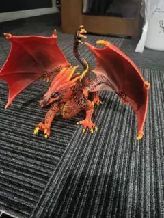 シュライヒ　赤と黒　ドラゴンフィギュアのサムネイル