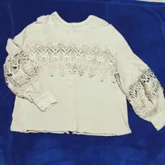 刺繍入りバルーンスリーブシャツ ベージュ