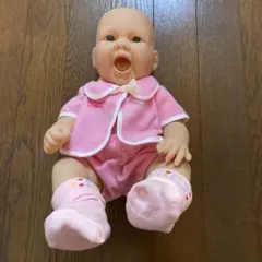 ピンクの赤ちゃん人形