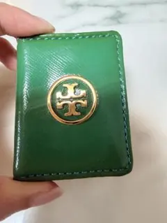 Tory Burch トリーバーチ グリーン レザー　キーホルダー ゴールド金具のサムネイル