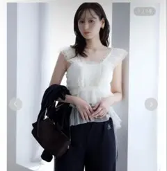 新品未使用　SNIDEL Sustainableチュールペプラムブラウスのサムネイル