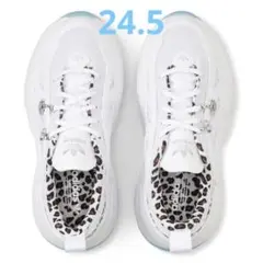 adidas Ozgaia アディダス オズガイア レオパード柄 ホワイト