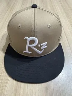 R'z ベースボールキャップ ベージュと黒