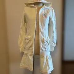 フード付きクリーム色パーカー　メゾピアノ