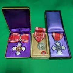 北　朝鮮　功労メダル勲章　木箱付き(刻印有り) 北 朝鮮 功労メダル勲章 木箱付き(刻印有り) - メルカリ