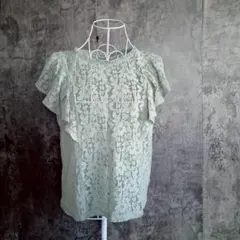 ✨GU✨ジーユー♡ラッフルレースブラウス♡フレア袖♡グリーン(L)