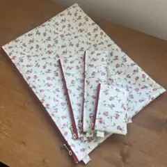 【専用ページ】リバティ　ラミネート生地使用　ハンドメイドポーチ