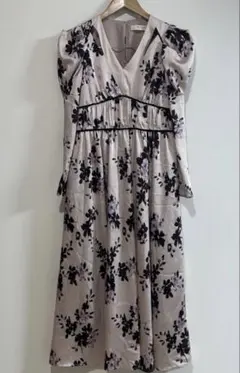 Herlipto Floral Pleated Satin Cami Dress - メルカリ