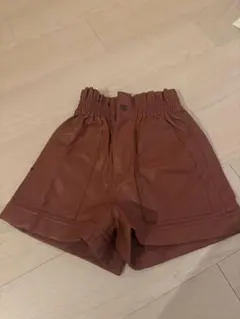レザーショートパンツ