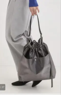 シャイニー生地巾着ショルダーバッグ