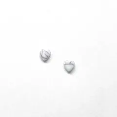 ホワイトハートピアス 6ミリ