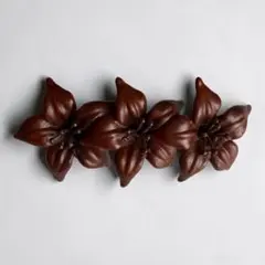 バレッタ 花モチーフ ダークブラウン ヘアアクセサリー プラスチック製クリップ式