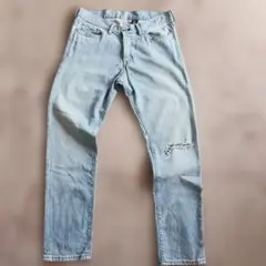 H&Mライトブルーデニム 膝ダメージ ボタンフライ