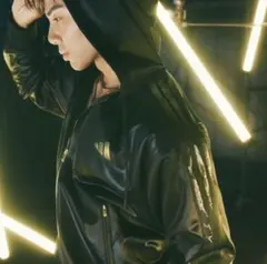 adidas ブラックゴールド フード付きジャケット　ズボンセット　セットアップ