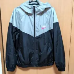 ナイキ　NIKE　ナイロンジャケット　刺繍ロゴ