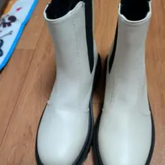 ホワイト サイドゴアブーツ新品未使用
