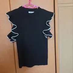 INGNI フリル付きブラックノースリーブ