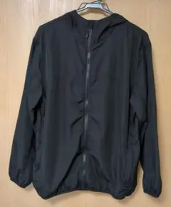 ブラック ナイロンジャケット フード付き