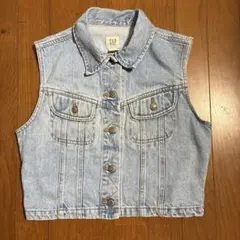 一枚あると便利！GAP ライトブルーデニムベスト