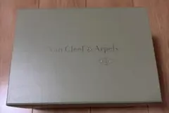Van Cleef & Arpels ギフトボックス　ジュエリーケース（ピアス）
