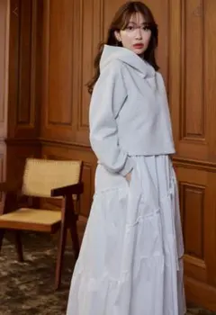 タグ付新品 herlipto Trois Logo Docking Dress - メルカリ