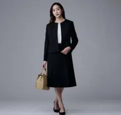 UNTITLED 黒ノーカラースカートスーツ