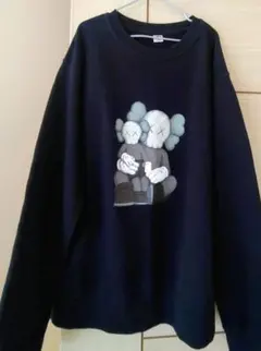 UNIQLO ユニクロ KAWS スウェット トレーナー 黒 サイズ150のサムネイル