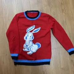 ウサギ刺繍入りレッド長袖セーター