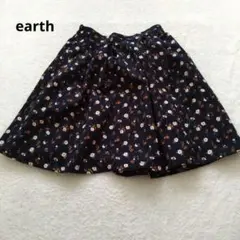 earth フレアスカート ネイビー 花柄 ミニ丈 ふんわり シルエットのサムネイル