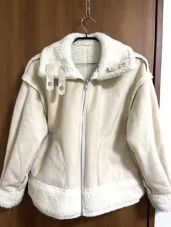 リバーシブル　ムートン風ボアジャケット クリーム色　グレイル