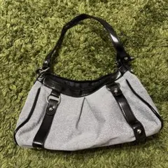 グレーと黒の小型ハンドバッグ