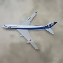 ANA B-747-400　飛行機　模型