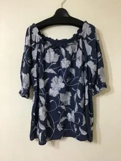 美品！グレースコンチネンタル　刺繍ブラウス！のサムネイル