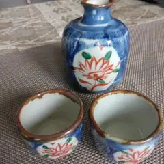 お正月に、九谷焼の徳利とおちょこセット