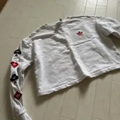 adidas originalsクロップドスウェット ホワイト