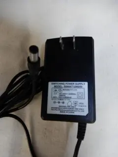 電源アダプタ 12V 2500mA